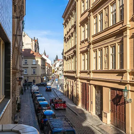 Utulny S Balkonem U Karlova Mostu Lägenhet *