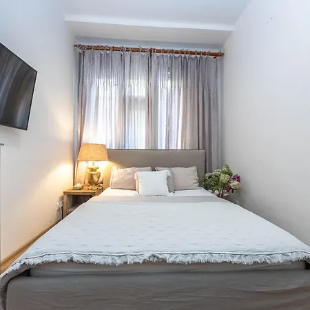 Utulny S Balkonem U Karlova Mostu Apartment Goltsch Jenikau